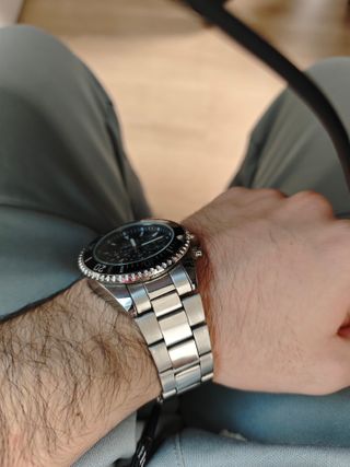 Reloj plateado de pulsera