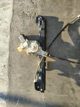 Elevalunas Delantero Izquierdo BMW Serie 1 E81 E87