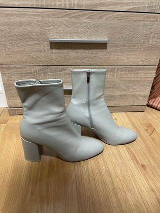 Botines grises de tacón