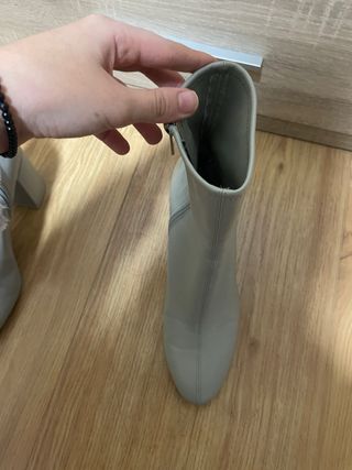 Botines grises de tacón