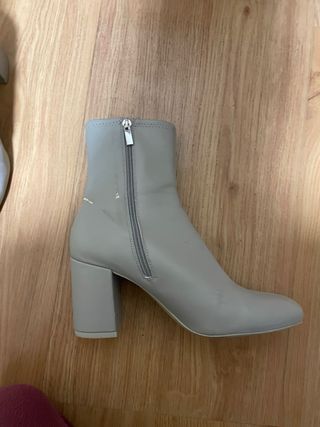 Botines grises de tacón