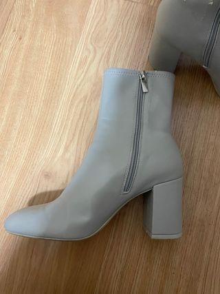 Botines grises de tacón