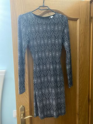 Vestido Negro Brillante espalda abierta Talla 36