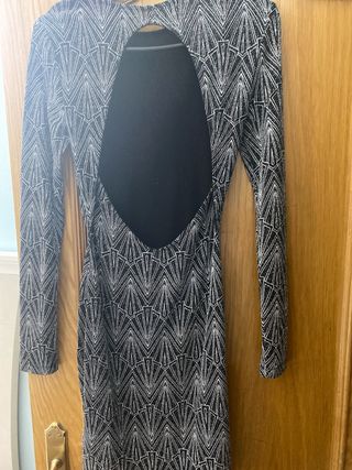 Vestido Negro Brillante espalda abierta Talla 36