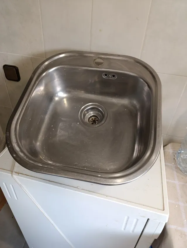 Grifo de cocina cromado y fregadero de cocina