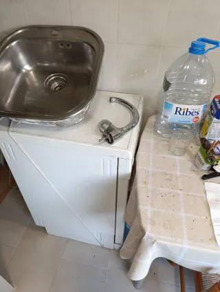 Grifo de cocina cromado y fregadero de cocina