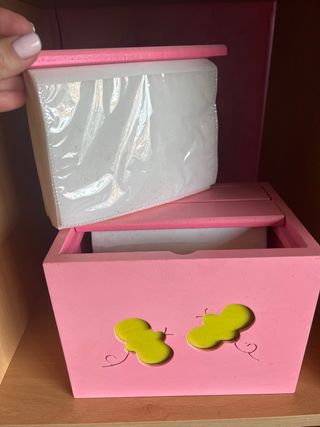 Organizador de fotos rosa con mariposas