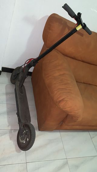 Patinete eléctrico negro