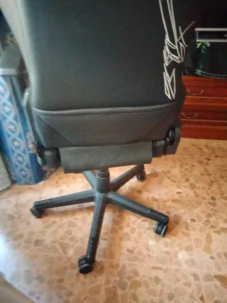 Silla gamer negra Stinger con LED