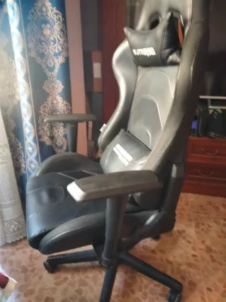 Silla gamer negra Stinger con LED