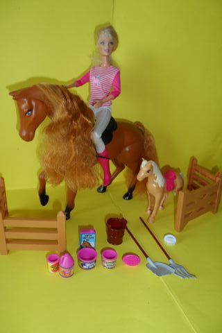 barbie cavallerizza con cavallo pony ed accessori