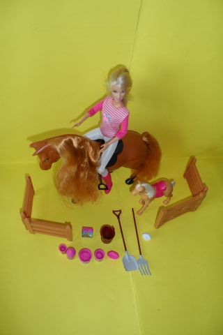 barbie cavallerizza con cavallo pony ed accessori