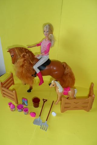 barbie cavallerizza con cavallo pony ed accessori