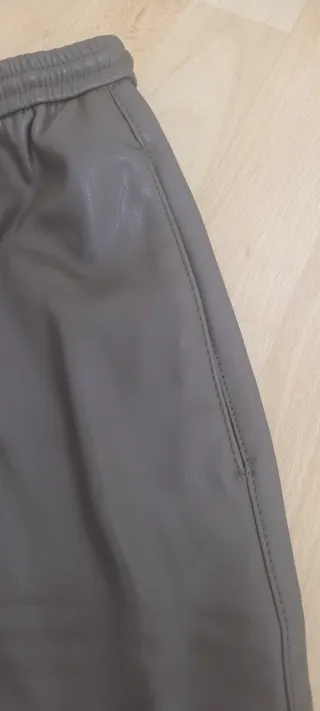 Pantalón efecto piel cintura elástica Talla M