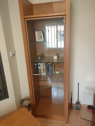 Mesa centro, mueble televisión y vitrina