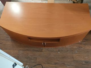 Mesa centro, mueble televisión y vitrina