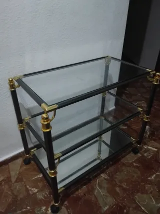 Mesa auxiliar cristal y metal dorado