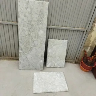 Tres piezas de mármol