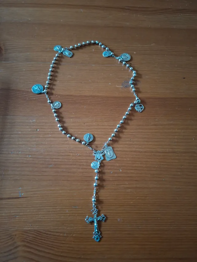 Rosario antiguo con medallas de plata