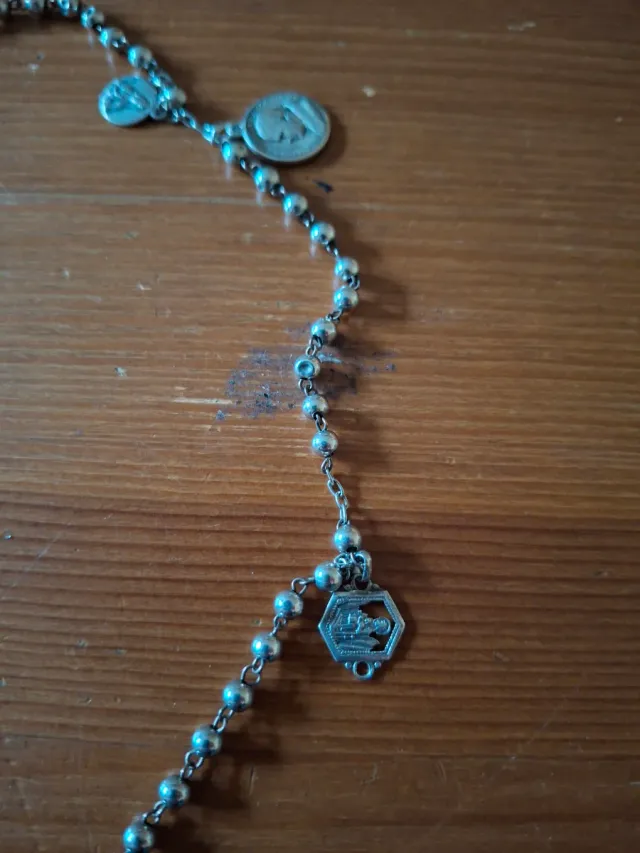 Rosario antiguo con medallas de plata