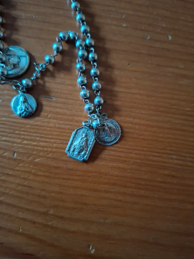 Rosario antiguo con medallas de plata