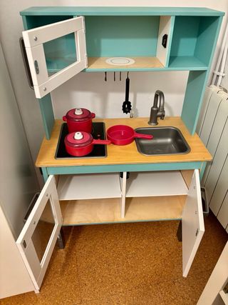 Cocinita Ikea Mint con Ollas