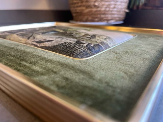 Scena d'epoca serigrafata su seta.