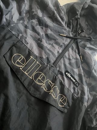 Conjunto deportivo Ellesse negro y gris