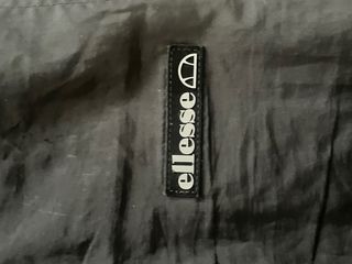 Conjunto deportivo Ellesse negro y gris