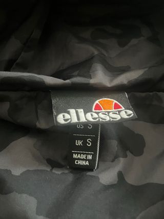 Conjunto deportivo Ellesse negro y gris