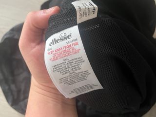 Conjunto deportivo Ellesse negro y gris