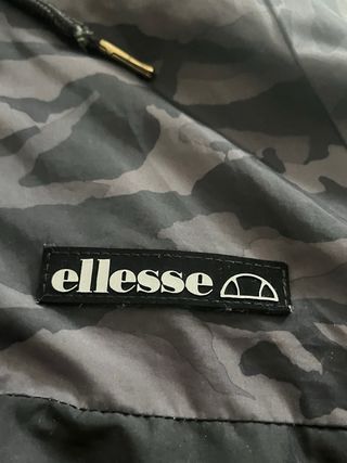 Conjunto deportivo Ellesse negro y gris