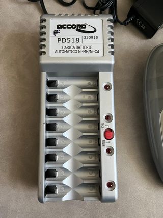 Caricabatterie ACCORD PD518 Ni-MH/Ni-Cd
