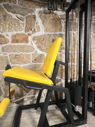 Máquina extensión cuádriceps piernas