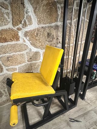 Máquina extensión cuádriceps piernas