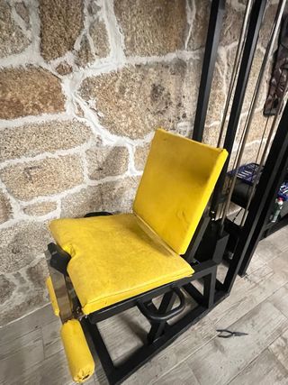 Máquina extensión cuádriceps piernas