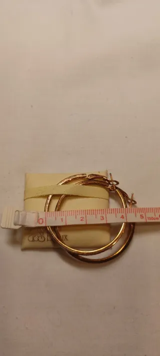 Orecchini a cerchio con zirconi