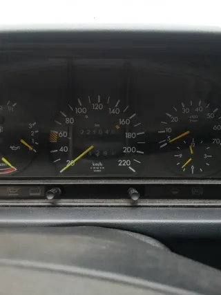 Mercedes-Benz Clase E 1988