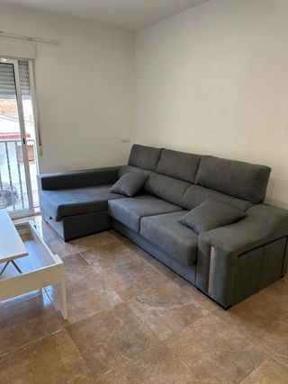 Sofá Chaise Longue con arcon y  2 Puffs NUEVOS!!