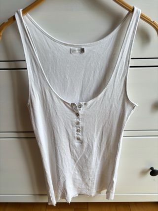 Camiseta T.M blanca tirantes de Oysho