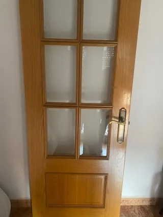 Puerta de madera maciza