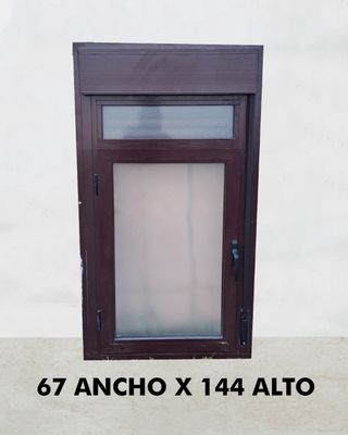 Ventana Burdeos con Persiana 67x144
