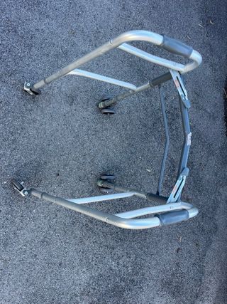 Carrello deambulatore con ruote