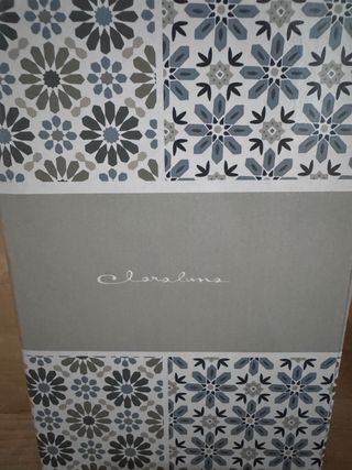 Caffettiera grigia e bianca