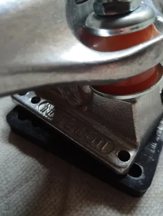 Ejes de skate independent