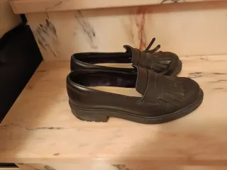Zapatos negros mocasines con flecos