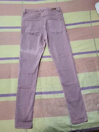 Pantalón vaquero mujer malva ajustado