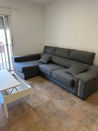 Sofá Chaise Longue con arcon y  2 Puffs NUEVOS