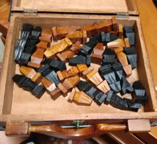 Ajedrez de madera hecho a mano en Haití