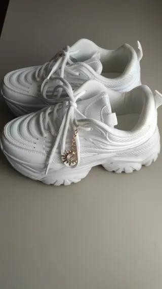 Zapatillas blancas chica